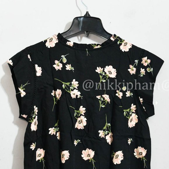 Buffalo Ladies' Flutter Sleeve Floral Top IN black - Picture 5 of 5